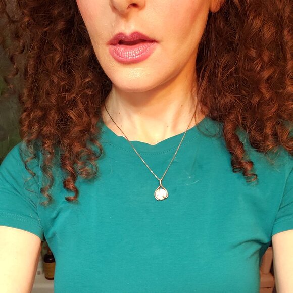 Mother of Pearl and Sterling Silver Chain and Pendant - Picture 2 of 4